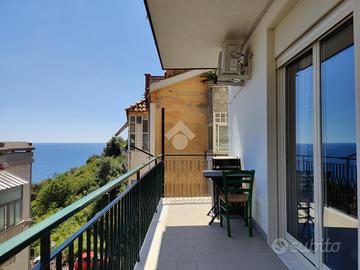 3 LOCALI A GIARDINI NAXOS