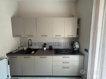 Cucina completa di elettrodomestici