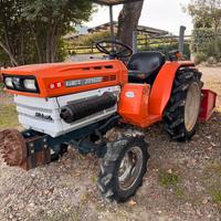 Trattore Kubota 27 cv