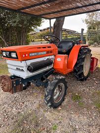Trattore Kubota 27 cv
