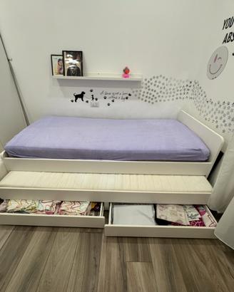 Letto doppio ikea con cassettiera e materassi