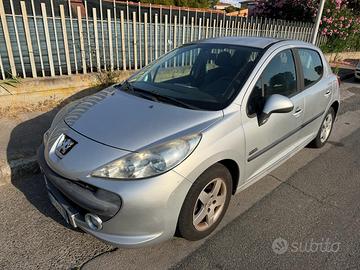 PEUGEOUT 207 1.4  8v 75 cv