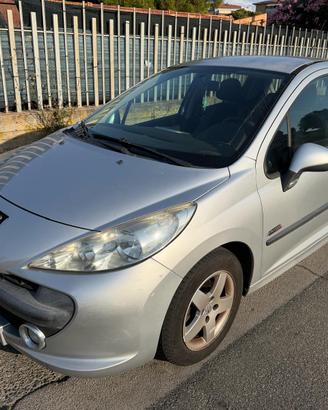 PEUGEOUT 207 1.4  8v 75 cv