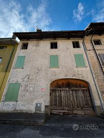 Casolare rustico abitabile con terreno