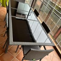 Tavolo e sedie da esterno
