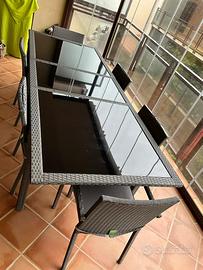 Tavolo e sedie da esterno