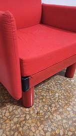 poltrona rossa moderna