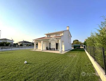 VILLA SINGOLA A TREBASELEGHE