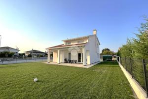 VILLA SINGOLA A TREBASELEGHE