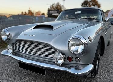 Aston Martin DB4 3.7 SUPERLEGGERA