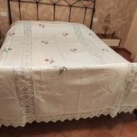 copriletto ricamato 