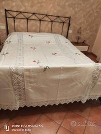 copriletto ricamato 