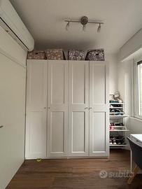 Armadio IKEA con accessori interni