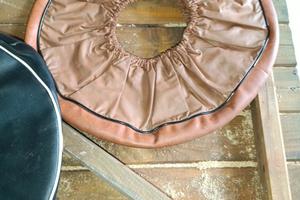 copriruota scorta vespa piaggio accessorio marrone