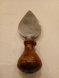 Antico coltello per scaglie formaggio