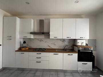Cucina tavolo e sedie