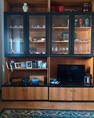 mobile con vetrinetta nero e legno