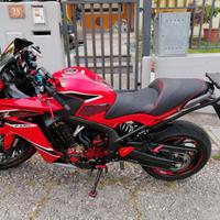 Honda CBR 650F più  pezzi di ricambio CBR 650 F
