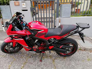 Honda CBR 650F più  pezzi di ricambio CBR 650 F