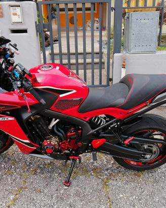 Honda CBR 650F più  pezzi di ricambio CBR 650 F