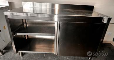 Tavolo armadiato in acciao inox