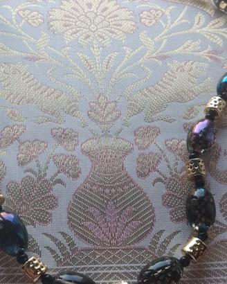 Collana di perle in vetro opalescente