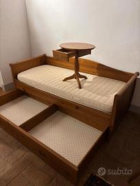 Coppia di divano letto singolo in legno massello