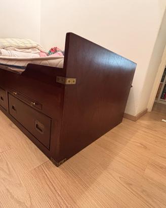 Letto e comodino stile marina