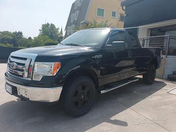 Ford F 150 autocarro targa italiana