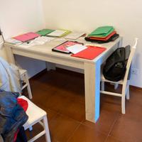Camera da letto - Divano - Tavolo e sedie