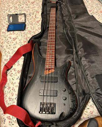Basso elettrico Ibanez e Amplificatore Warwick