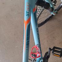 bicicletta sia per ragazzi e  ragazze 