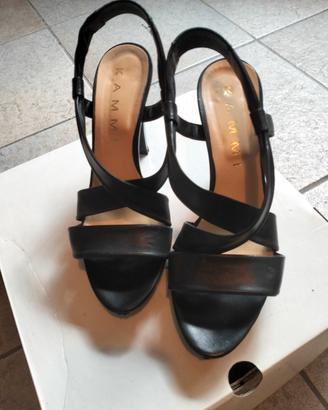 Sandali neri con tacco alto