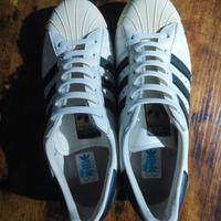 Adidas Superstar 42 con difetto 