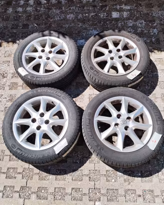 Cerchi i n lega per Yaris 2 serie + pneumatici est