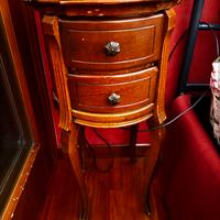 Comodino in legno shabby