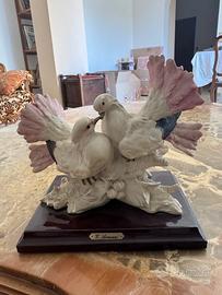 Statuetta in porcellana. Love birds