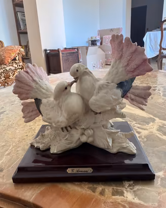 Statuetta in porcellana. Love birds