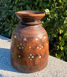 Vaso etnico in legno con intarsi in osso