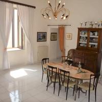 TAVOLO ANTICO OVALE IN MARMO + 6 SEDIE.