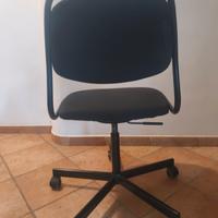 Sedia per ufficio con rotelle 