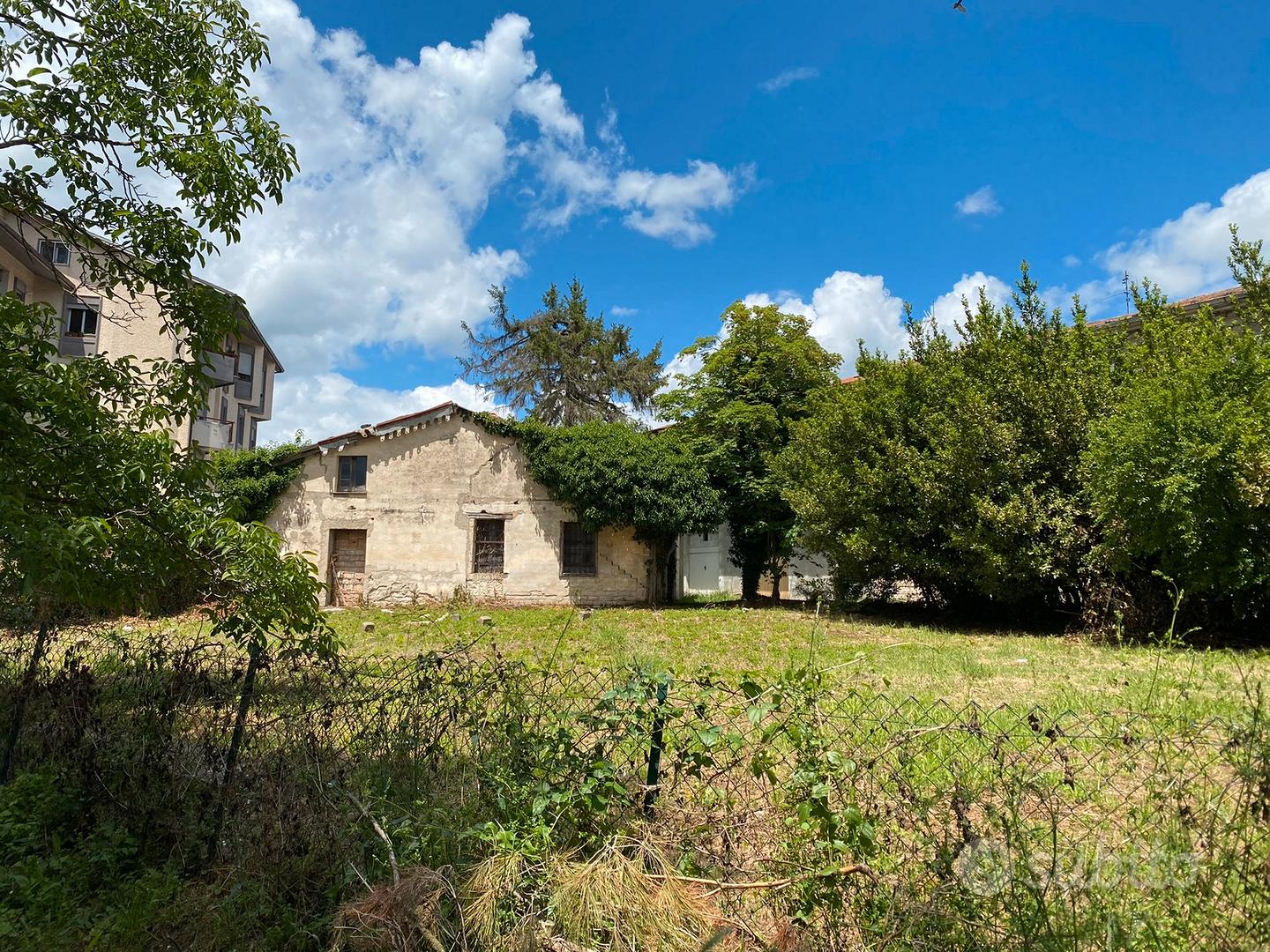 Complesso Garage 115mq + Terreno Edificabile 600mq - View 3