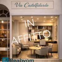 Locale commerciale vetrina - Via Castelfidardo