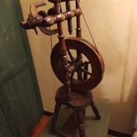 Antico arcolaio friulano in legno