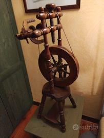 Antico arcolaio friulano in legno