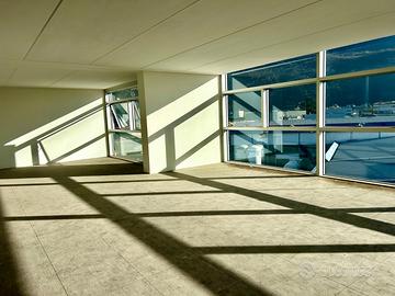 Moderno ufficio con cinque stanze e terrazzo