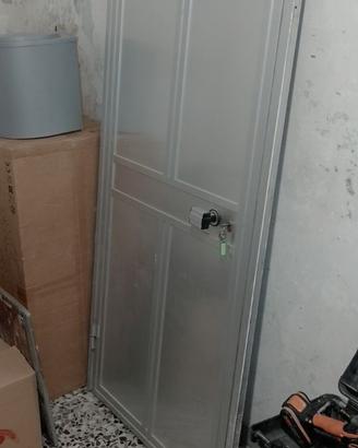 Porta in alluminio completa di telaio e serratura