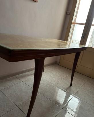 Tavolo in legno di noce