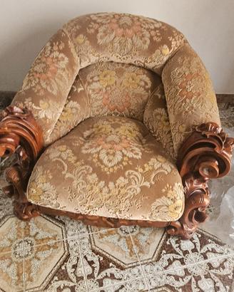 Salotto completo in legno intagliato