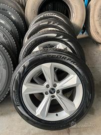 4 PNEUM. NUOVI PIRELLI 255/55R19 111Y+CERCHI AUDI